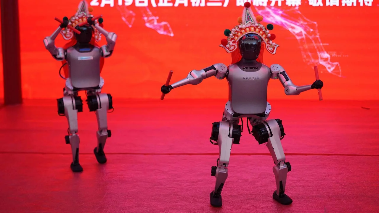 China showcases humanoid robots at Spring Festival gala | CBC News