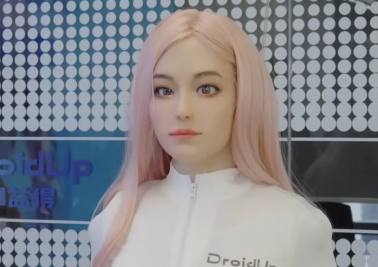 New realistic humanoid robot Moya unveiled by DroidUp