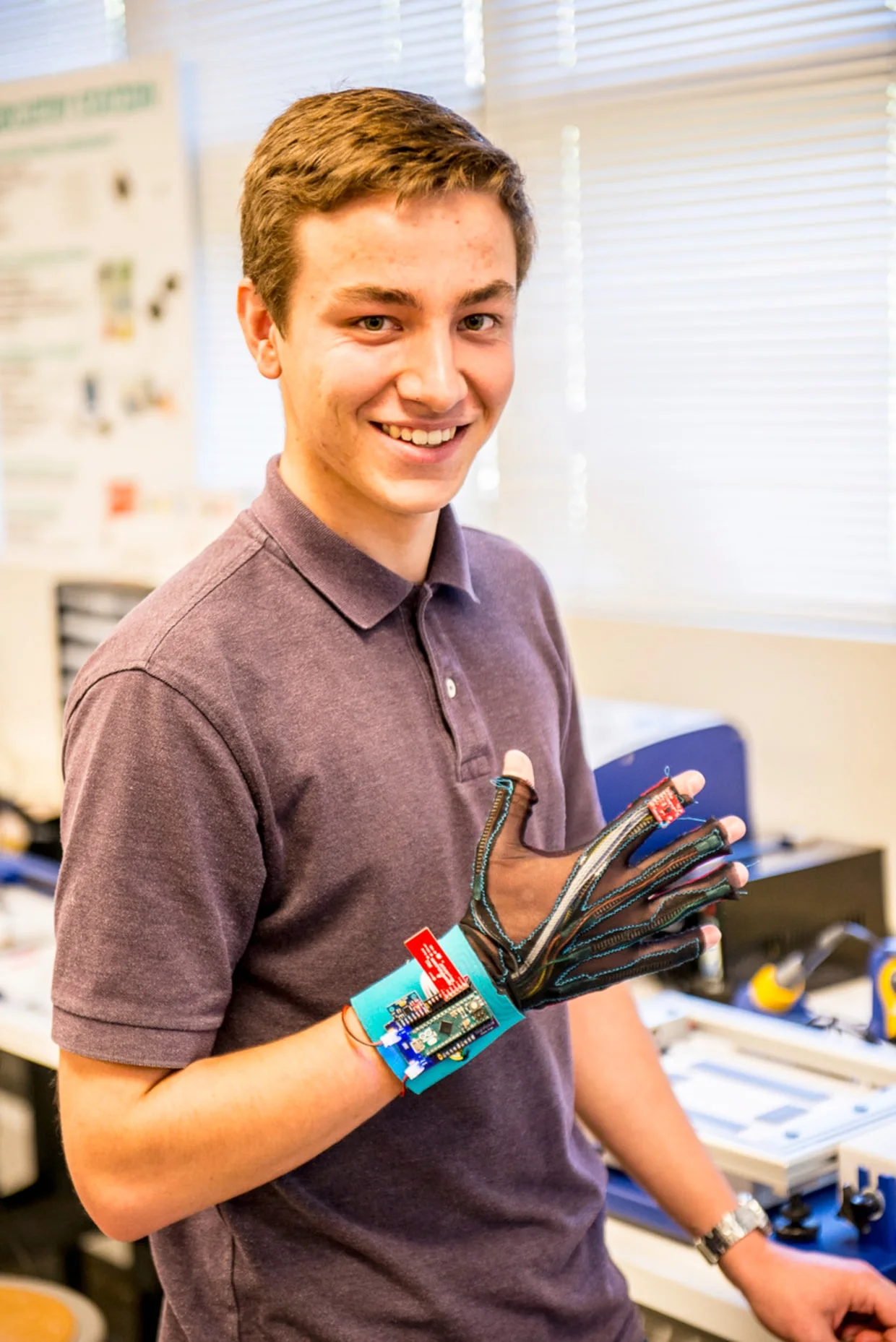 College Students Win $10,000 Prize for Gloves that Translate Sign Language