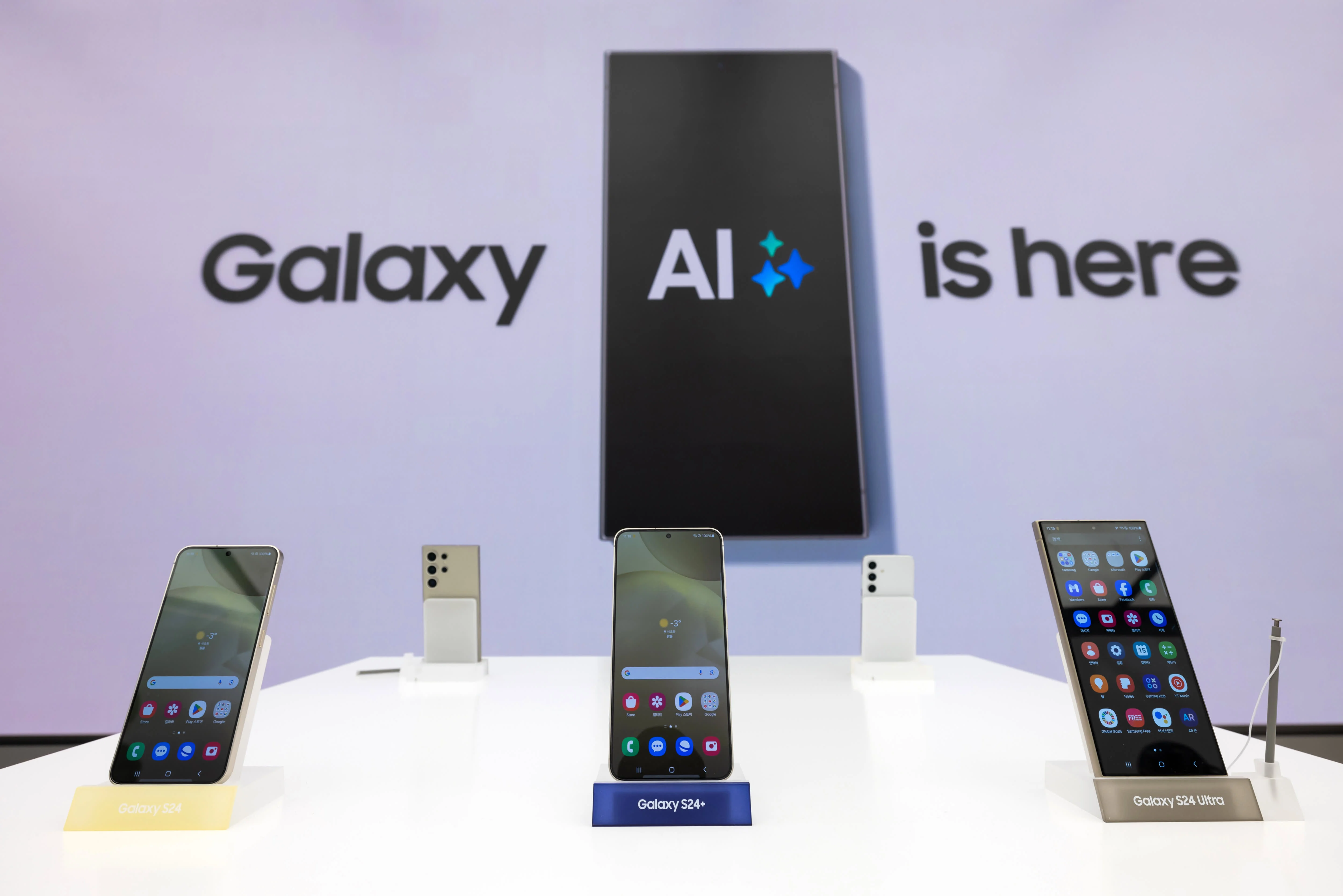 What is an AI smartphone? Samsung, major players talk up tech