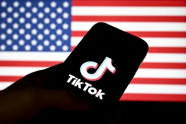 TECHSHOTS | Trump Defends $10 Billion TikTok "Transaction Fee" as Fair Deal for America