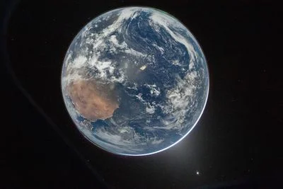 Earth Artemis II