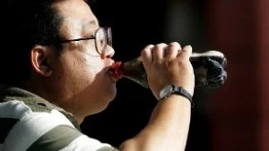 120312142836-man-drinking-soda-plastic-bottle-medium-plus-169